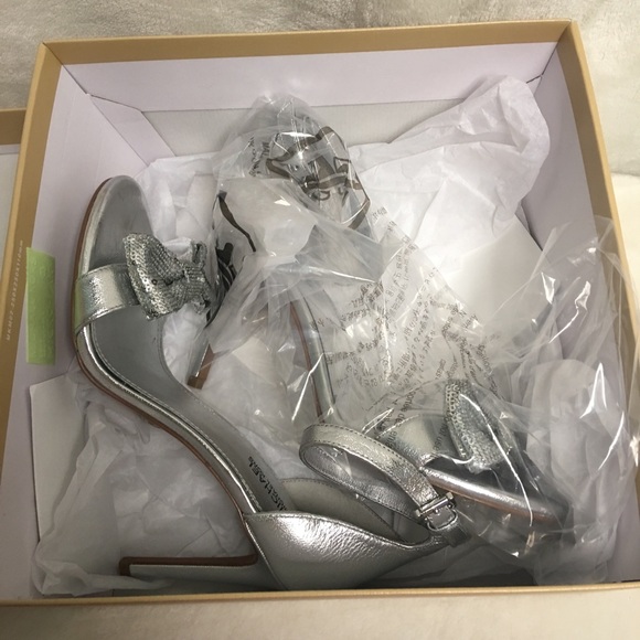 Michael Kors Paris Silver Sandals NEW in box - Picture 7 of 7